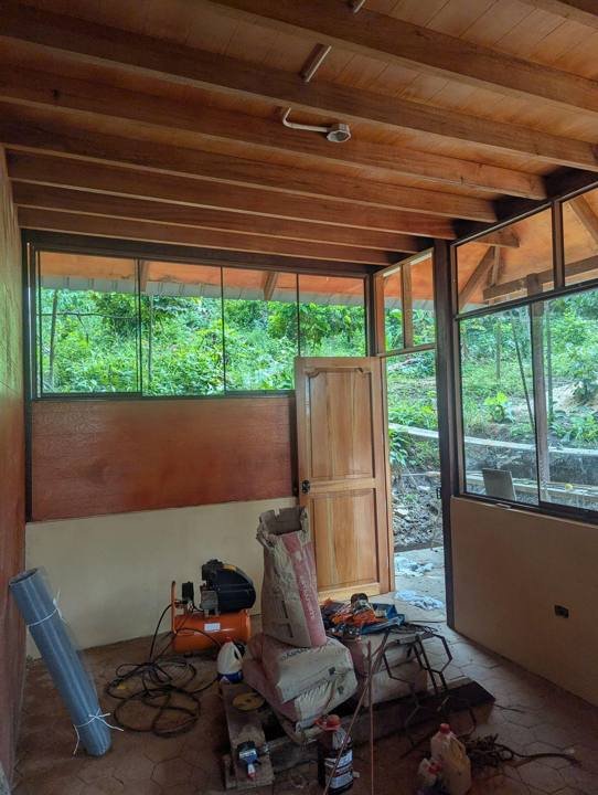 Las ventanas puestas y los ambientes empezando a sentirse como tales.