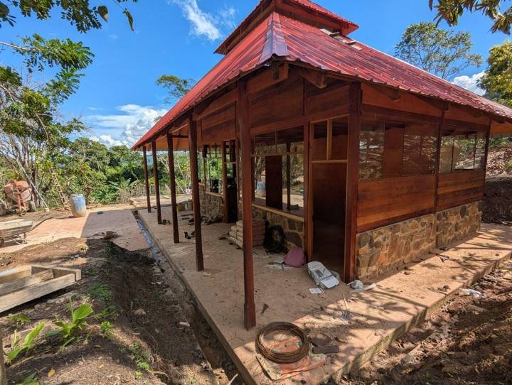 La casa vista desde el nuevo patio.