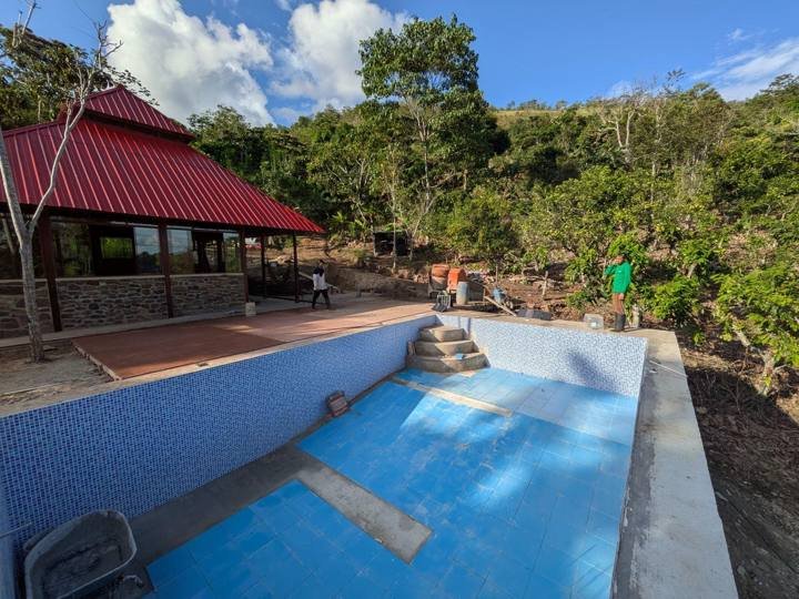 La piscina enchapada.