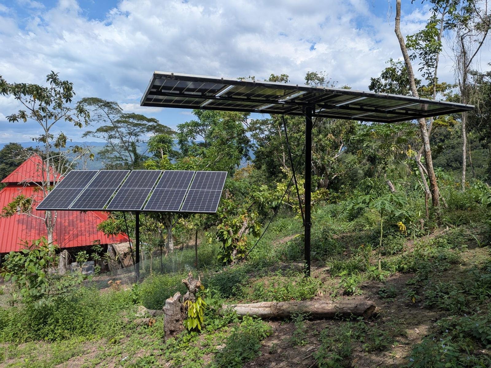 su sistema de paneles solares